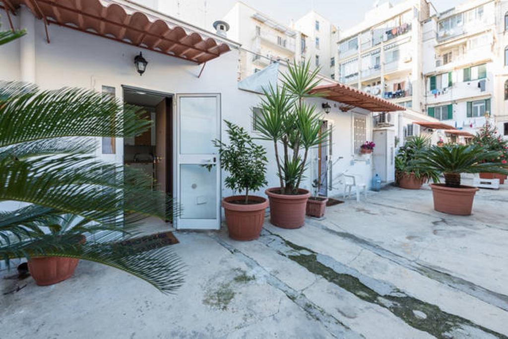 Al Cortile Lägenhet Bari Exteriör bild